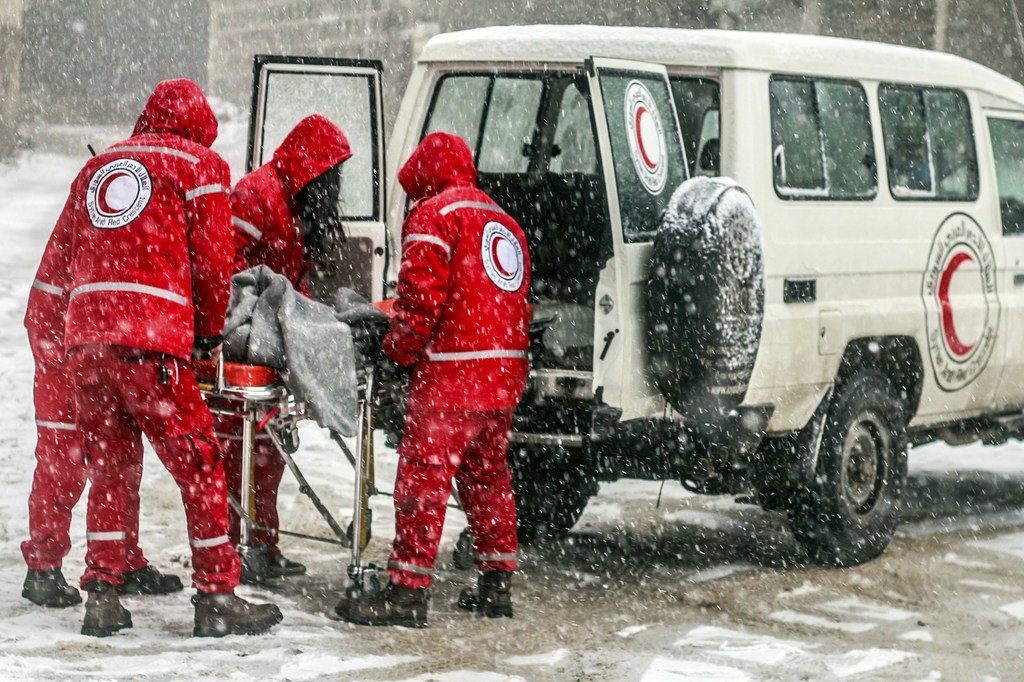 منظمات مثل الهلال الأحمر والصليب الأحمر الدوليين تقدم المساعدة لجهاز الصحة السوري