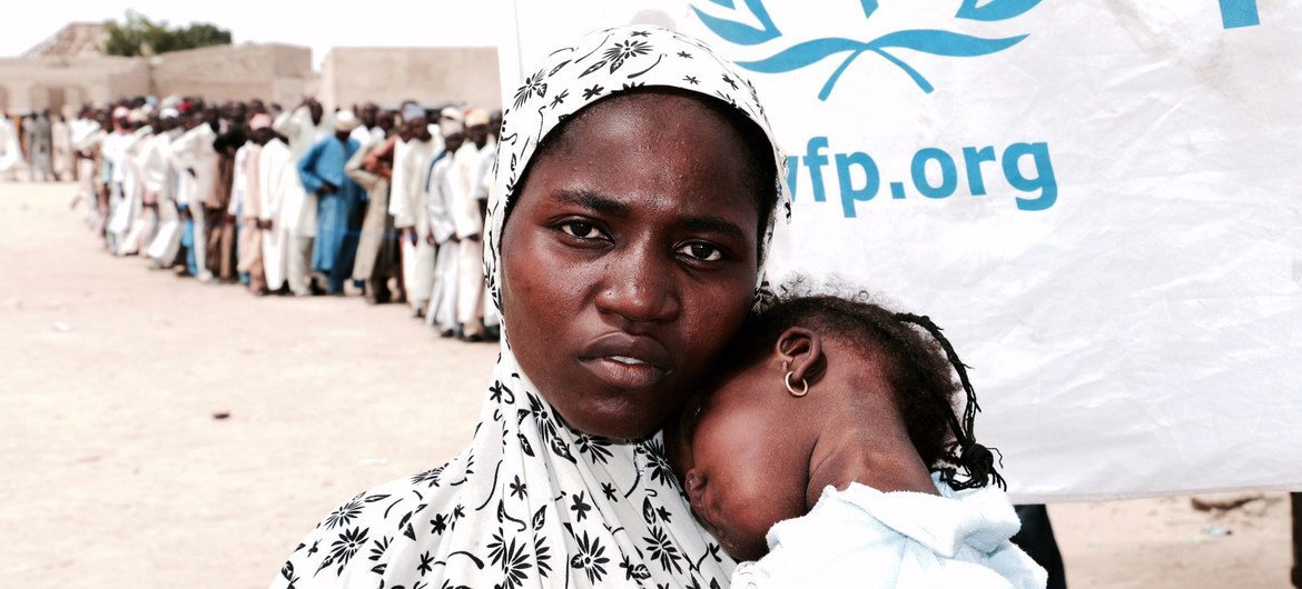 尼日利亚成千上万遭受饥饿和粮食不安全的流离失所妇女依靠联合国提供的援助生存。