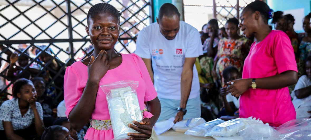 The United Nations Population Fund (UNFPA) distributes clean baby delivery kits to women in Kasaï province, Democratic Republic of the Congo.