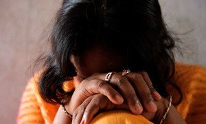 Эту девушку выдали замуж в 14 лет, но когда она забеременела, муж ее бросил. Каждый день "под венец"  насильно  идут 33 000 девочек младше 18 лет.
