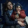 غادرت امرأة وابنها البالغ من العمر عامين أوديسا ودخلوا رومانيا من معبر إيزاكيا الحدودي.
