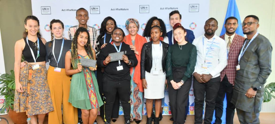 Deputy Secretary-General Amina Mohammed meets with young environmental advocates in the UNEP garden.