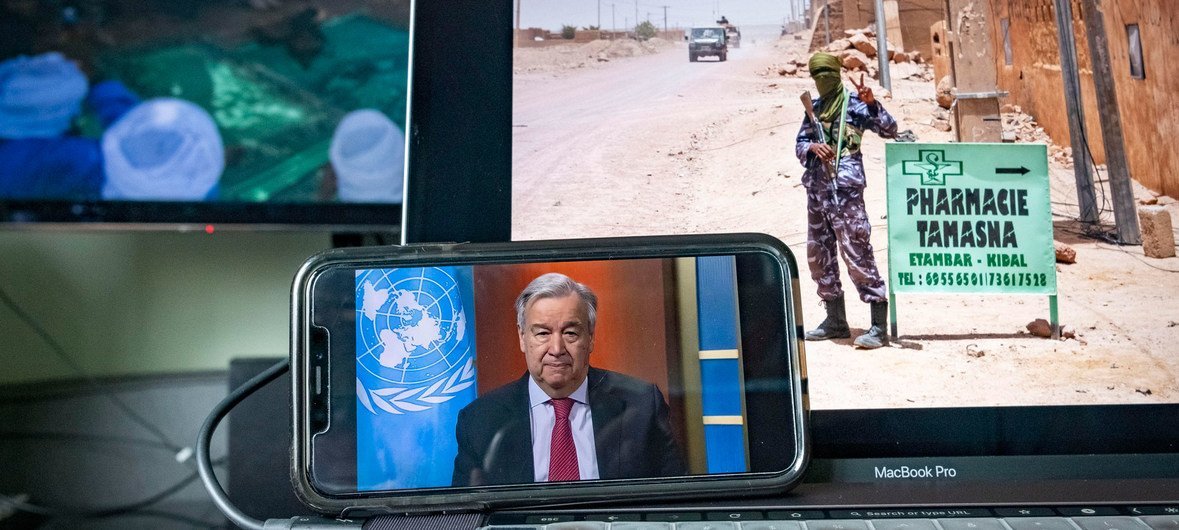 El Secretario General António Guterres durante una reciente reunión informativa para la prensa sobre las repercusiones de su llamamiento a un alto el fuego mundial durante el brote de COVID-19.