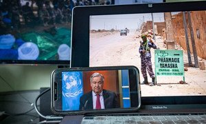 El Secretario General António Guterres durante una reciente reunión informativa para la prensa sobre las repercusiones de su llamamiento a un alto el fuego mundial durante el brote de COVID-19.