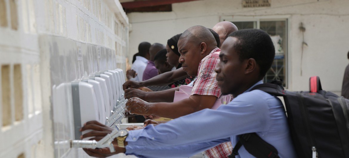 Proyecto de lavado de manos en el Hospital Nacional de Muhimbili en Tanzania.
