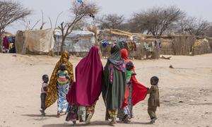 A displaced family walks through Ouallam camp in Niger.