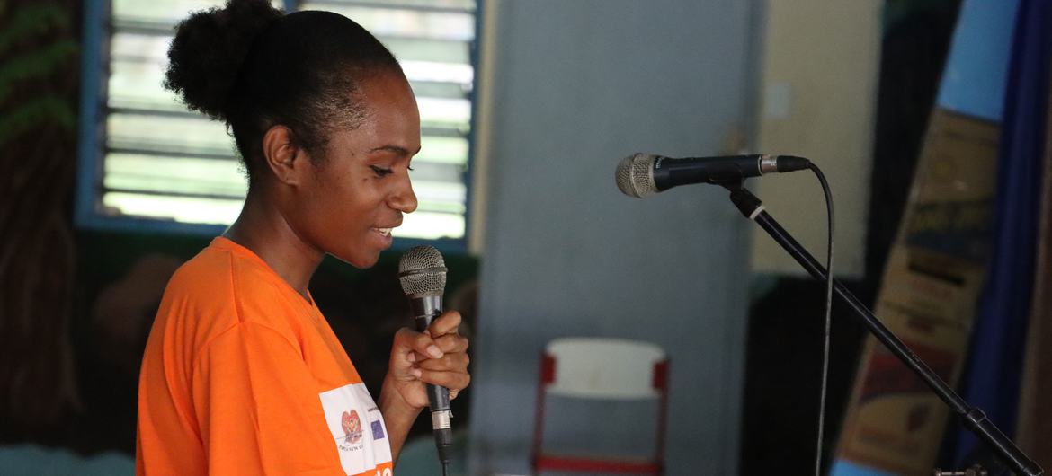 Primrose, Family Health Association (FHA) Youth Coordinator in the Eastern Province of New England, speaks to seniors at Kokopo High School, Papua New Guinea.