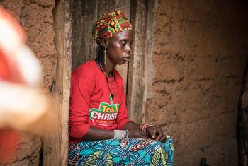 儿童基金会正在向塞拉利昂妇女提供心理健康咨询和心理支持。