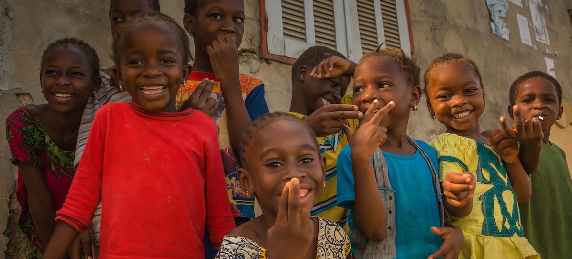 أطفال صغار في السنغال