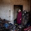 Una mujer en su apartamento bombardeado en Chernihiv, Ucrania 