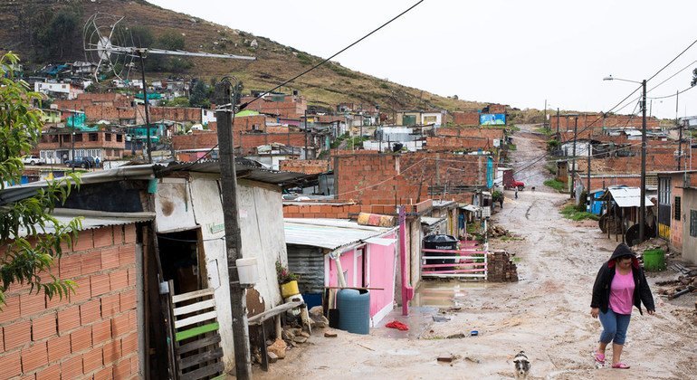 La pandemia ha empujado a millones de personas a la pobreza. En la fobo, el asentamiento irregular Altos de la Florida, en el sur de Bogotá, Colombia. 