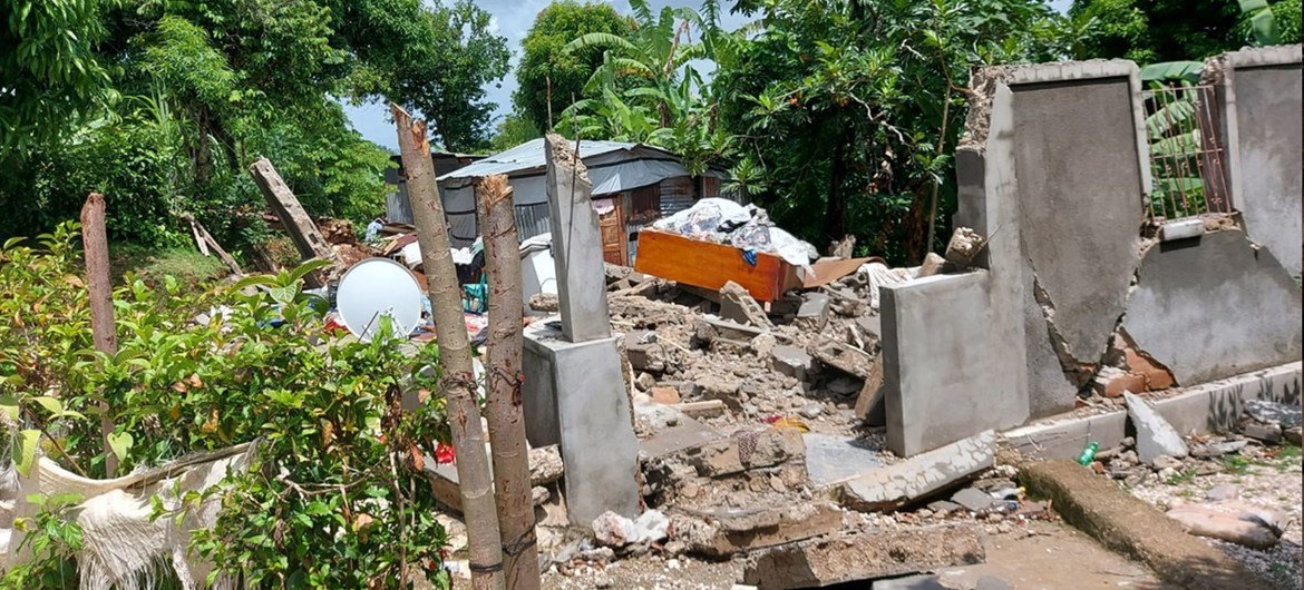 El terremoto de 7,2 grados de magnitud que asoló a Haití fue seguido por la tormenta tropical Grace, lo que aumentó la destrucción.