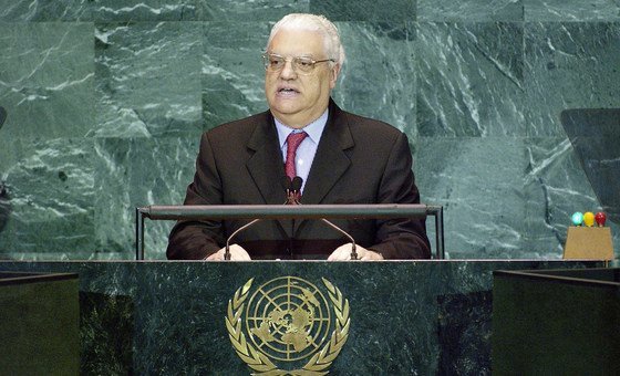 Diogo Freitas do Amaral discursa na Assembleia Geral em 2005