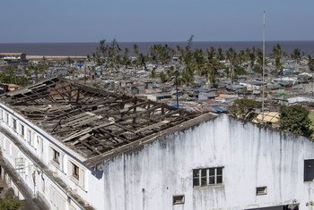 منظر من التدمير الذي لحق بمبنى العمدة جراء إعصار إيداي في بيرا، موزمبيق. (25 حزيران/يونيو 2019).