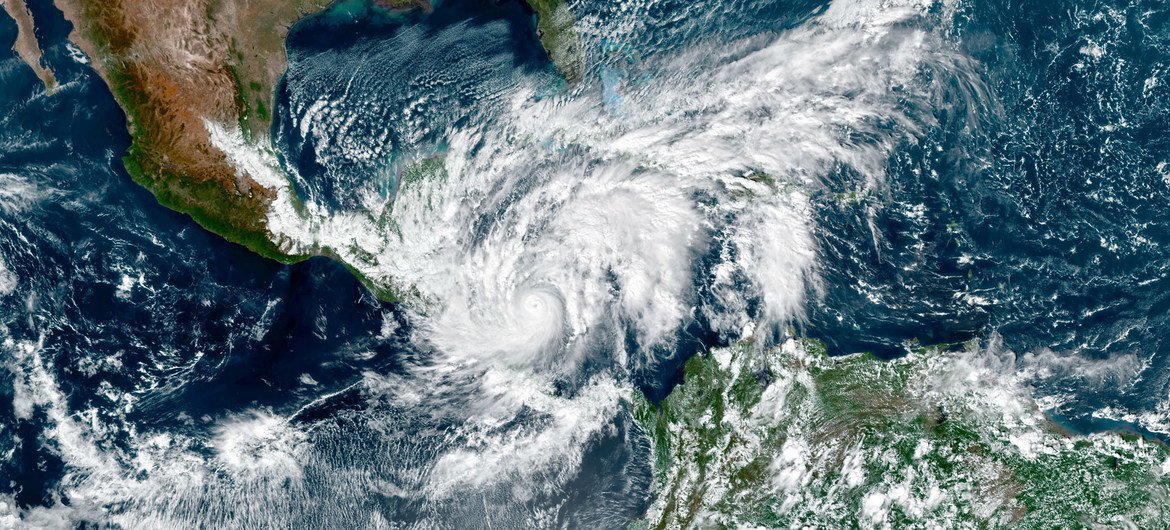 Una imagen de Satélite de la NASA muestra al huracán Eta tocando tierra en Centroamérica.