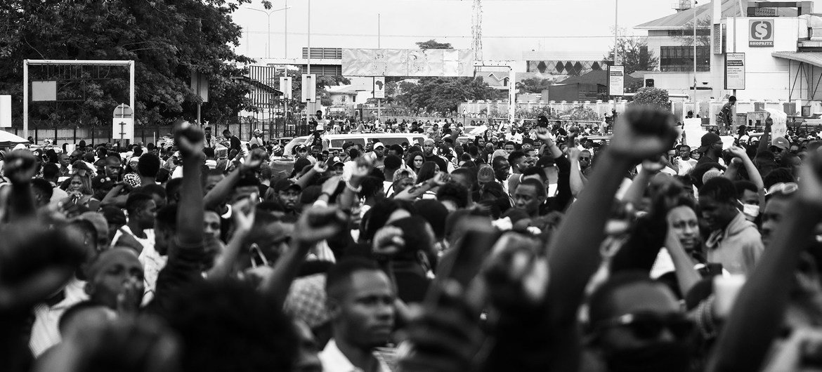 Manifestantes protestando en la ciudad nigeriana de Lagos.