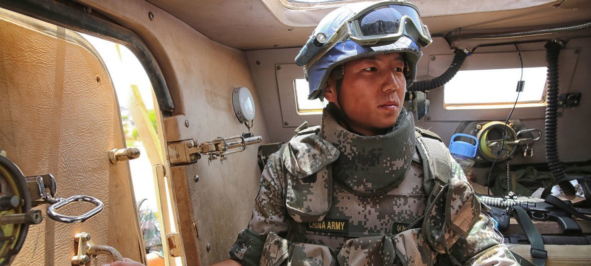 南苏丹特派团的中国籍维和人员正在执行巡逻任务。