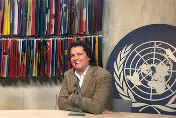 Carlos Vives en el estudio de Noticias ONU.