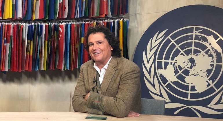 Carlos Vives en el estudio de Noticias ONU.