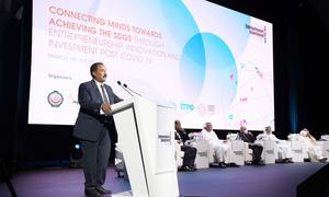 الدكتور هاشم حسين، رئيس مكتب ترويج الاستثمار والتكنولوجيا التابع لمنظمة الأمم المتحدة للتنمية الصناعية(اليونيدو)، يفتتح منتدى رواد الأعمال في إكسبو دبي.