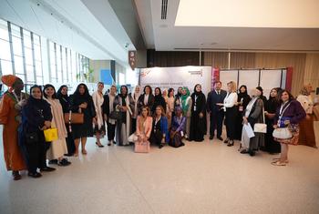 यूएन औद्योगिक विकास एजेंसी द्वारा दुबई ऐक्सपो के दौरान आयोजित फ़ोरम में महिलाओं का एक प्रतिनिधिमण्डल.