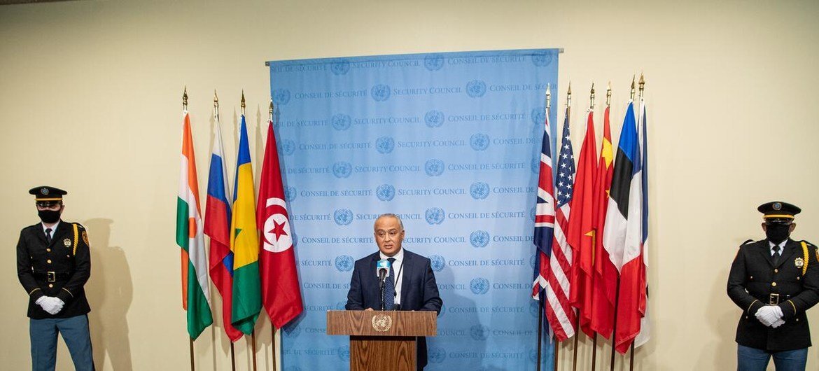 طارق الأدب، المندوب الدائم لتونس لدى الأمم المتحدة ورئيس مجلس الأمن لشهر كانون الثاني/ يناير 2021، يتحدث خلال حفل رفع أعلام الأعضاء غير الدائمين الجدد في مجلس الأمن.