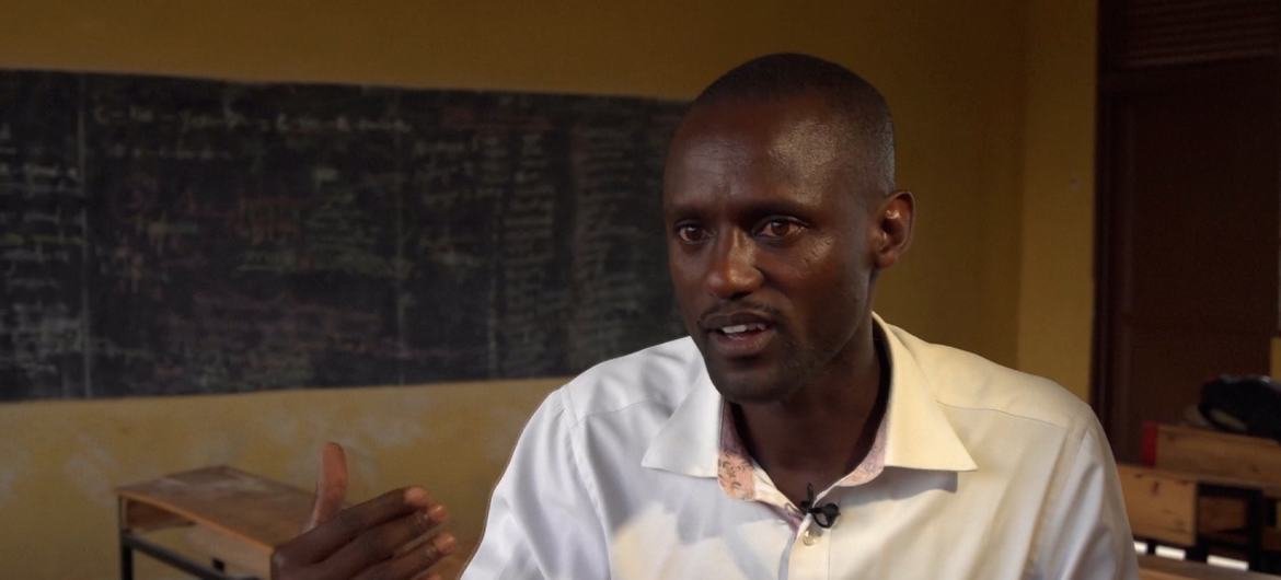 إتريتكا مويس، معلم لاجئ من بوروندي