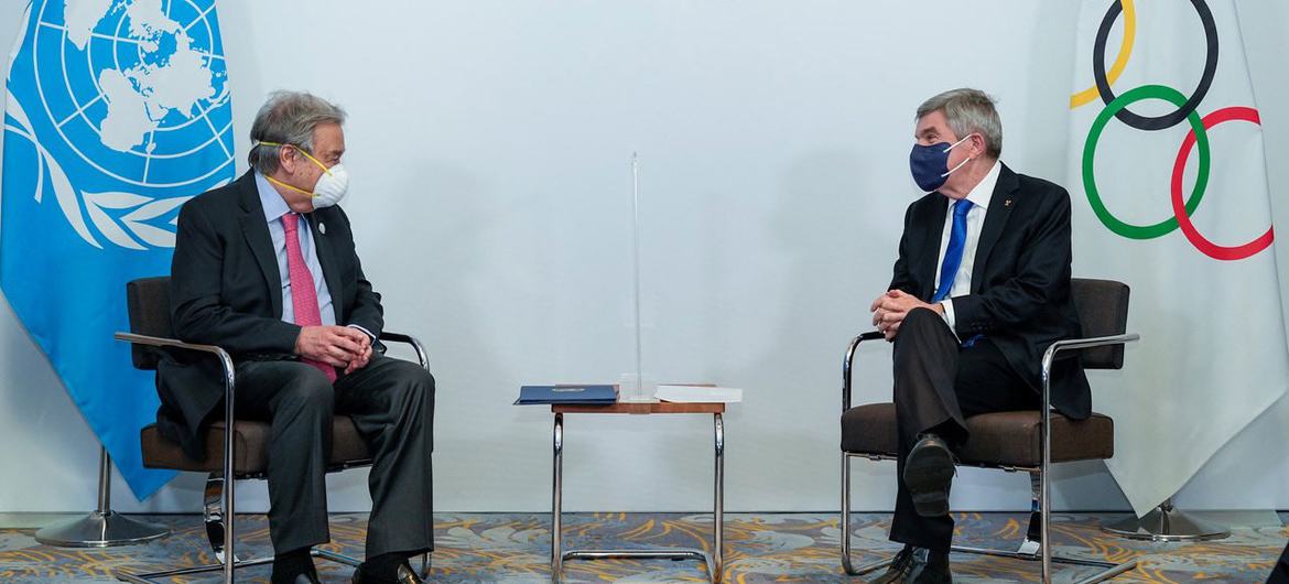 В столице Китая Антониу Гутерриш встретился с президентом Международного олимпийского комитета Томасом Бахом