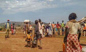 यूएन शरणार्थी एजेंसी और साझीदार संगठन इथियोपिया में शरणार्थियों को सुरक्षित स्थान तक ले जा रहे हैं.
