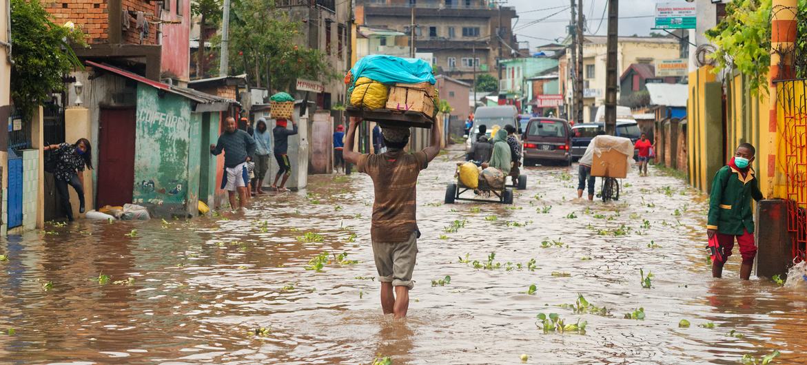 马达加斯加塔那那利佛被洪水淹没的地区。