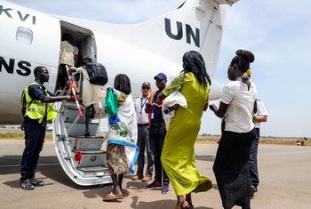 Grupo de mulheres e crianças que viveu no acampamento da ONU em Juba regressam a Malakal