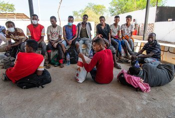 Des migrants secourus d'un navire au large de Djibouti sont hébergés dans un centre de sauvetage (archive)