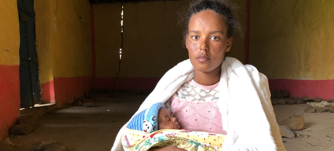 فرت امرأة تبلغ من العمر 23 عامًا من منزلها في منطقة تيغراي بإثيوبيا قبل ثمانية أشهر عندما كانت حبلى في الشهر الثاني بطفلها الأول.
