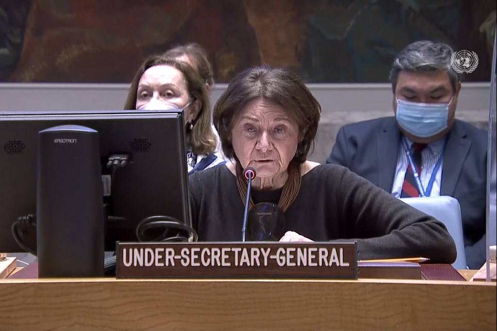 وكيلة الأمين العام للشؤون السياسية وبناء السلام، روزماري ديكارلو تتحدث إلى مجلس الأمن.