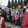 成千上万的乌克兰人在邻国波兰寻求安全庇护。