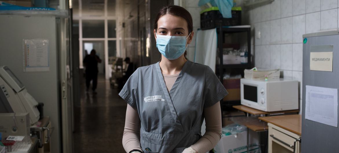 Сотрудница одной из киевских больниц. 