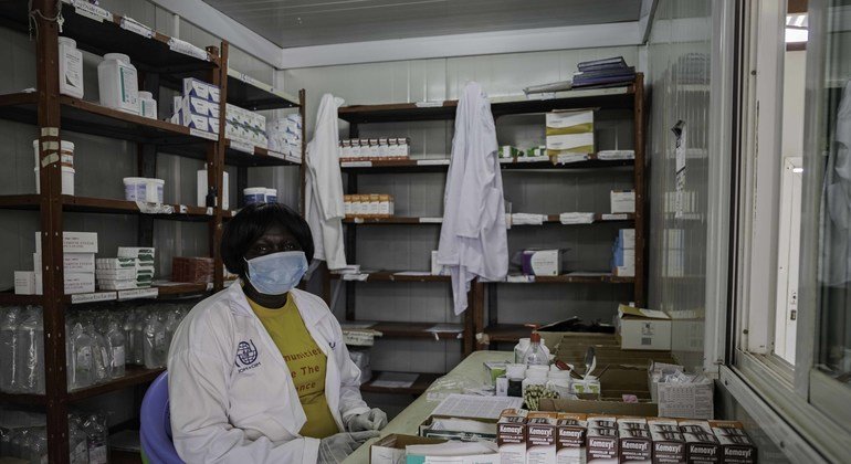 من داخل صيدلية في مركز رعاية صحية أولية تديره المنظمة الدولية للهجرة في موقع ملكال لحماية المدنيين في جنوب السودان.