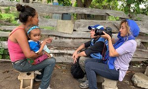 OCHA's Gema Cortés (right) interviews and photographs a woman in Bolivar, Venezuela prior to the outbreak of COVID-19.