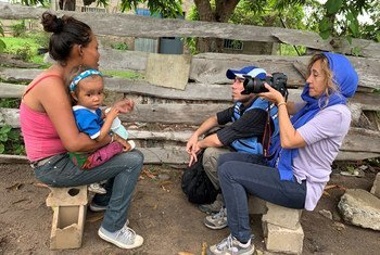 OCHA's Gema Cortés (right) interviews and photographs a woman in Bolivar, Venezuela prior to the outbreak of COVID-19.