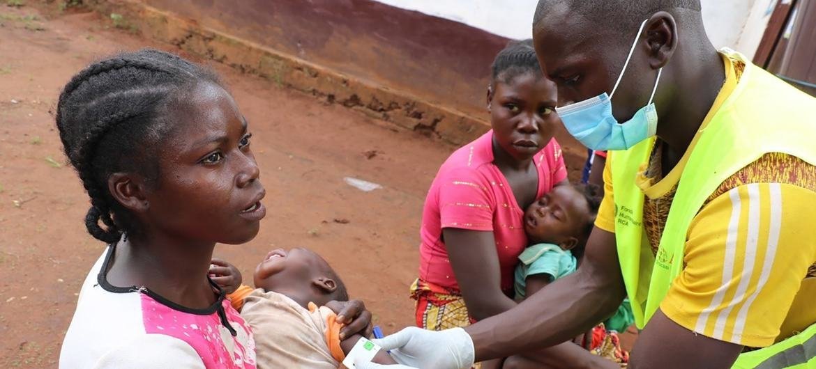 中非共和国的非政府组织在国家集合基金的资助下通过移动诊所向儿童提供医疗健康服务