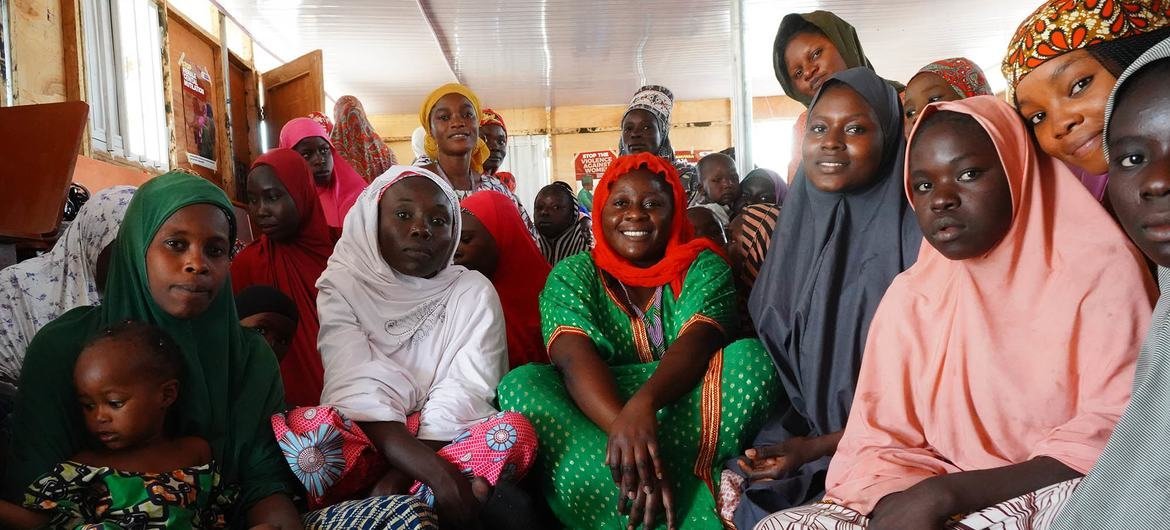 在尼日利亚国家集合基金的资助下，境内流离失所的妇女参加社区活动