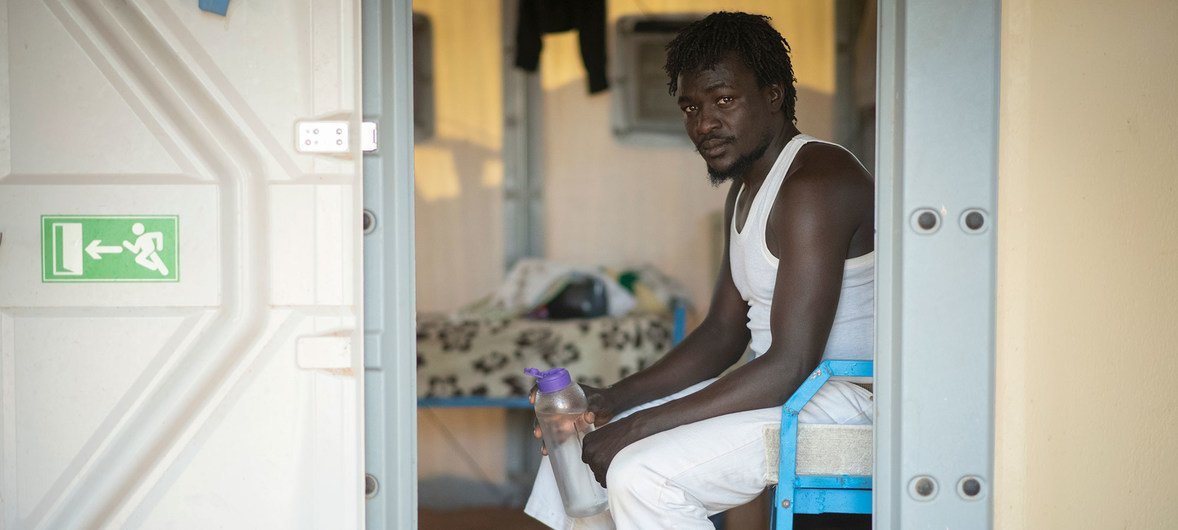 सूडान का एक 26 वर्षीय शरणार्थी जो निजेर में यूएनएचसीआर के एक आपदा निवास में ठहराया गया. लीबिया के बंदीगृहों में भीषण परिस्थितियों से बचाए गए शरणार्थियों के लिए ये ठिकाना भी बहुत बेहतर माना गया.
