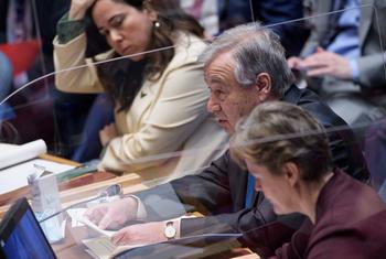 Secretary-General António Guterres (centre) addresses the Security Council meeting on the situation in Ukraine.