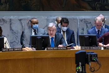 Le Secrétaire général de l'ONU, António Guterres, s'exprimer lors d'une réunion du Conseil de sécurité sur la situation en Ukraine.
