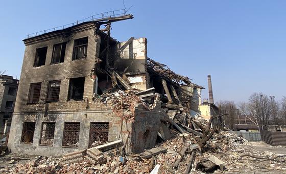 Но фото: руины жилого дома в Днепре.    