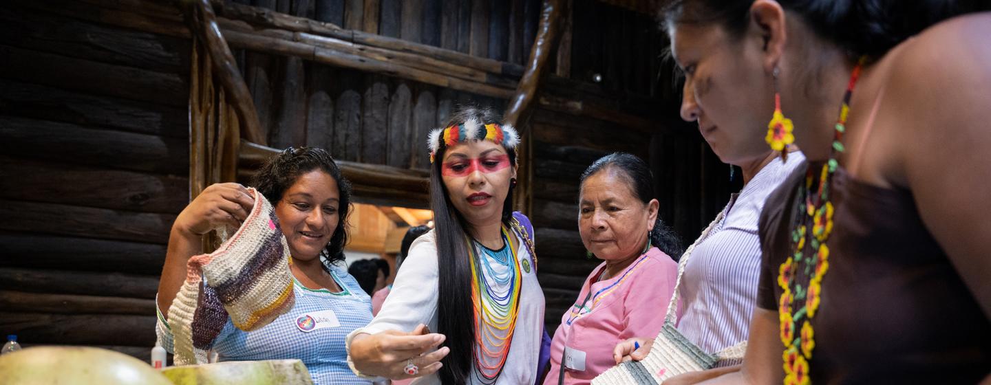 Feria de emprendiemintos en el marco del Encuentro de Mujeres Indígenas Voz, Cuerpo y Territorio. Puyo, Ecuador. Marzo 16,2022. 