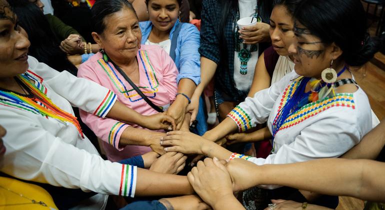 Tema deste ano é o papel das mulheres indígenas na conservação e transmissão dos conhecimentos tradicionais. Na foto, encontro de mulheres Indígenas em Puyo, no Equador, em março de 2022