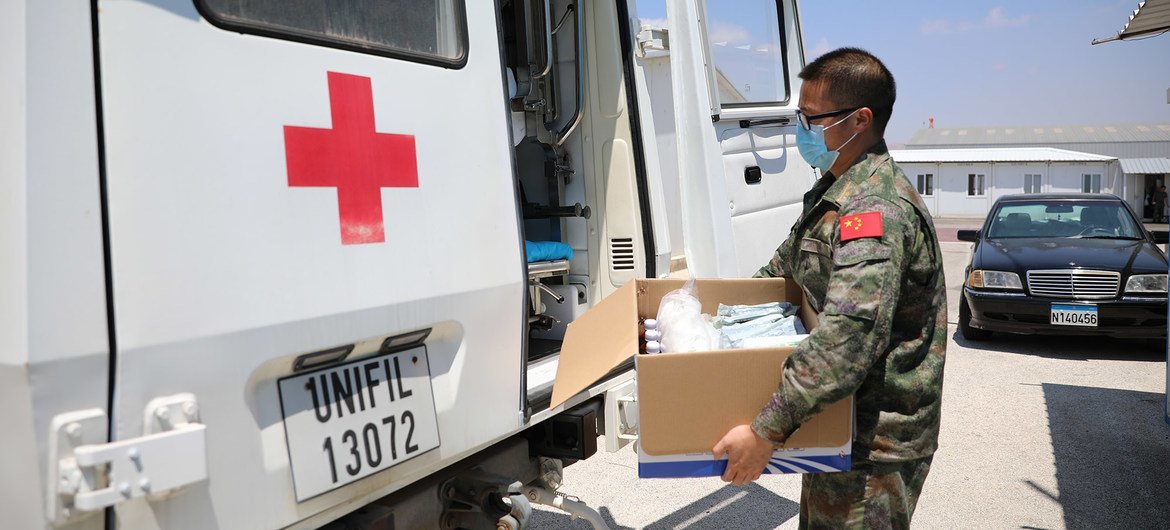 为支援“贝鲁特爆炸”将药品物资装救护车