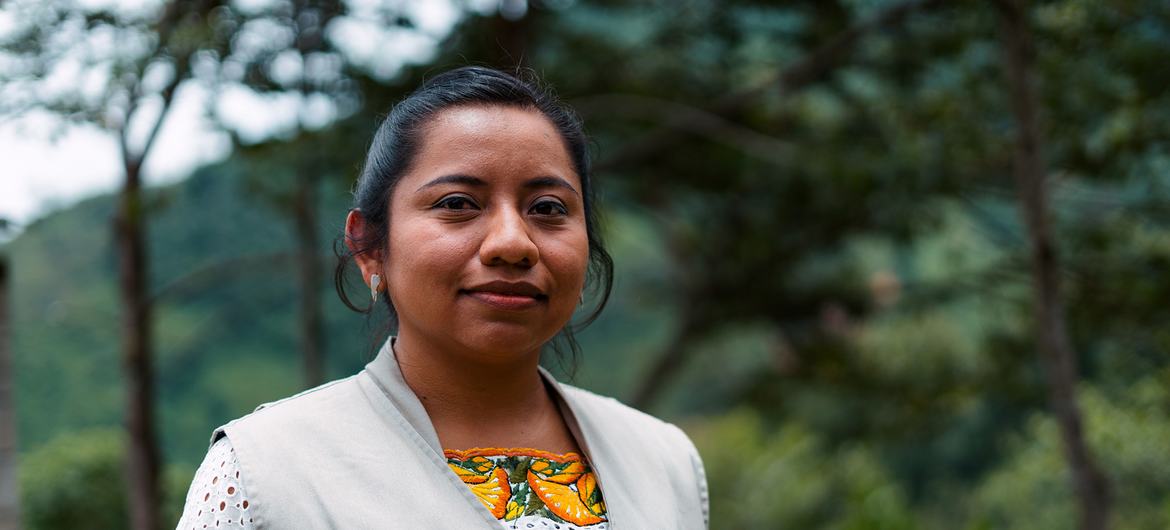 Poqomchi topluluğunun bir üyesi olan Ziraat Mühendisi Deborah Suc, Guatemala'daki Dünya Gıda Programı (WFP) için çalışıyor.