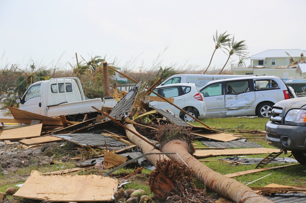 آثار الدمار الذي خلفه إعصار دوريان في تريجر كاي، جزر البهاما. خفر سواحل الولايات المتحدة والوكالة الوطنية لإدارة الطوارئ في جزر البهاما وقوة دفاعها تقود جهود البحث والإنقاذ. (4 سبتمبر 2019)